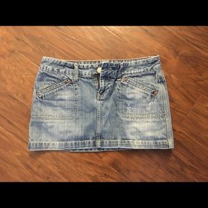 Great condition. Blue denim skirt.